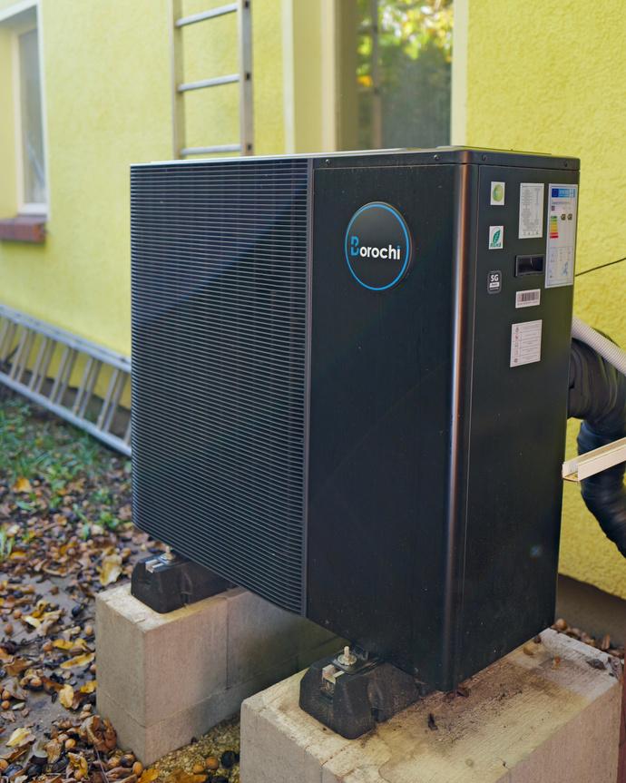 Borochi Außeneinheit an der Hauswand in Brieselang